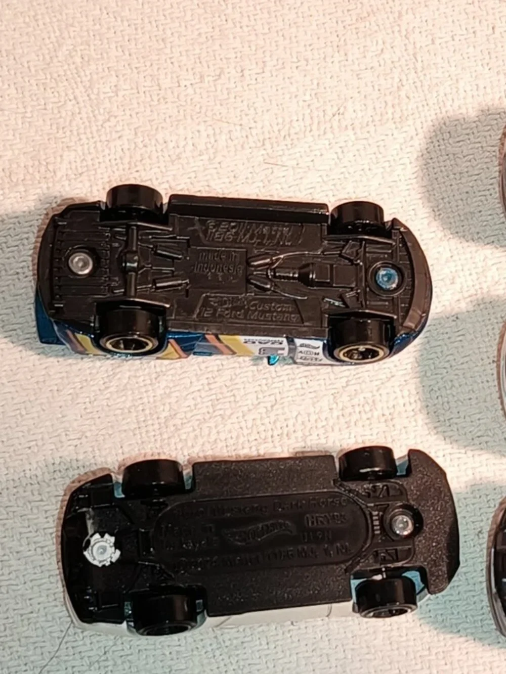 Hot Wheels Ford Mustang 5-Car Diecast Lot – Shelby GT350R & Race Cars